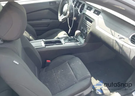 2014 Ford Mustang V6 z USA, uszkodzony, nr VIN 1ZVBP8AM3E5271212